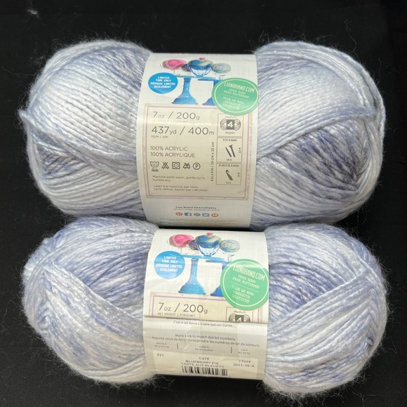 2  Lion Brand Yarns Ice Cream Roving 200 g ea Blueberry Pie Med Weight 4 Acrylic - Picture 1 of 4